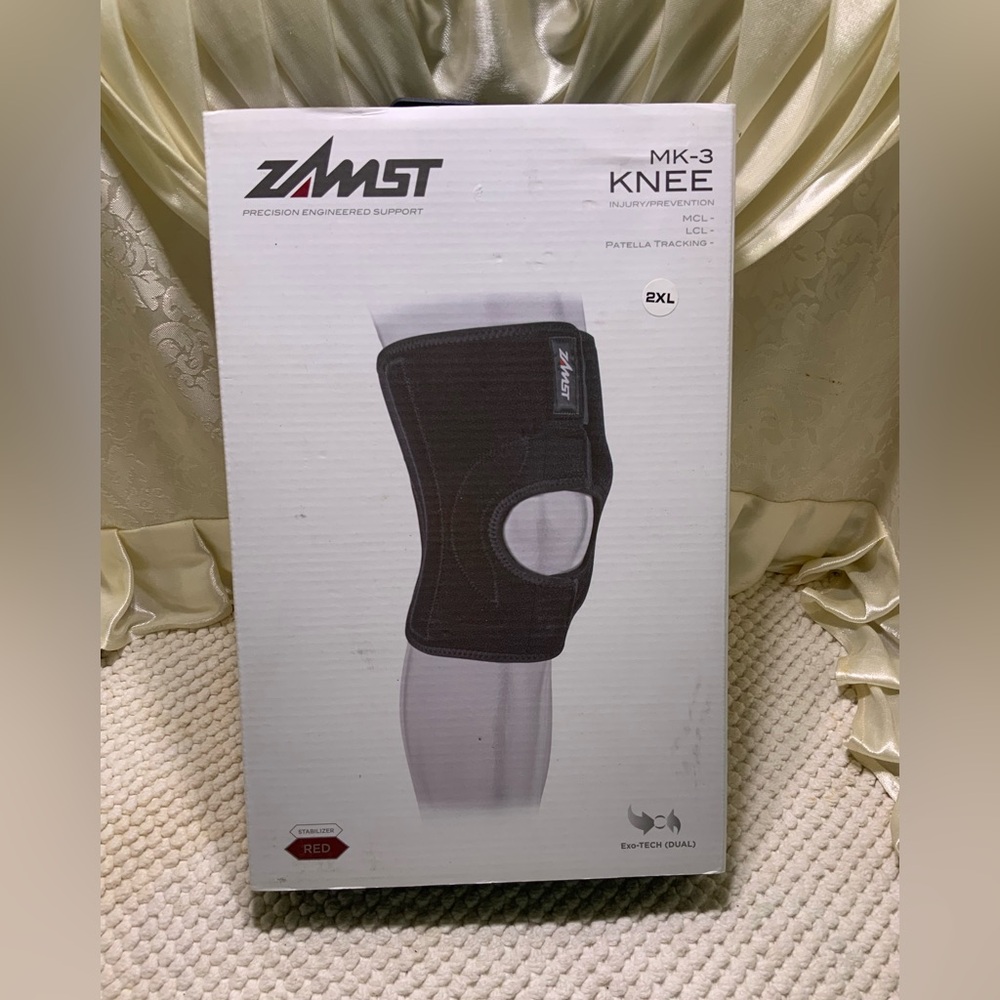 KNEE BRACE
